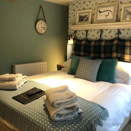 The Golden Pheasant Hotel Берфорд Экстерьер фото