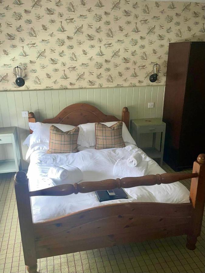 The Golden Pheasant Hotel Берфорд Экстерьер фото